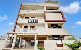 Hotel O J3 Luxury Rooms